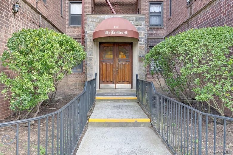 142 Garth Road #4Q