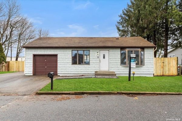 Image 1 of 27 for 142 Terrace Avenue in Long Island, W. Babylon, NY, 11704
