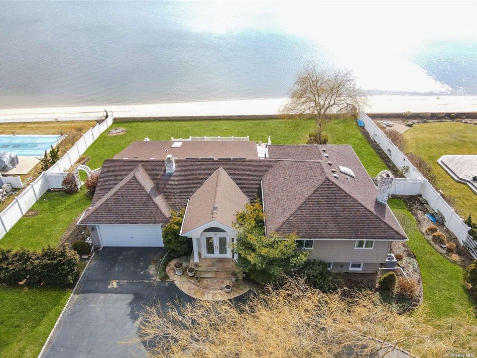 Image 1 of 35 for 142 Wagstaff Lane in Long Island, West Islip, NY, 11795