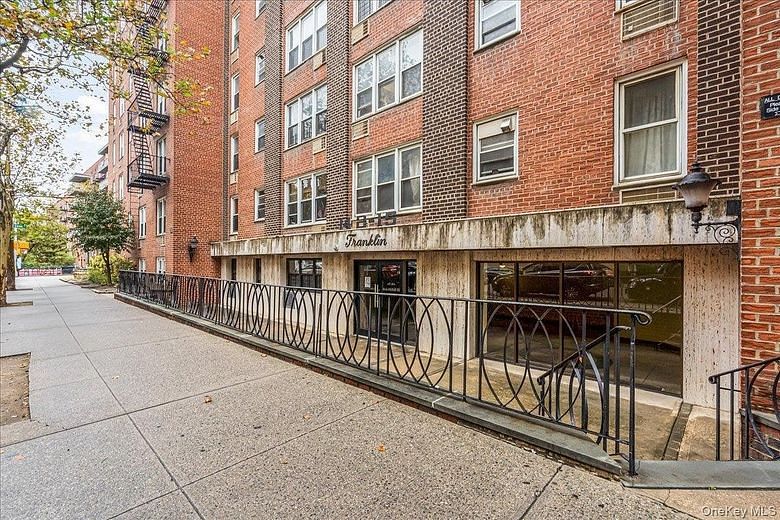 14215 Franklin Avenue #3A