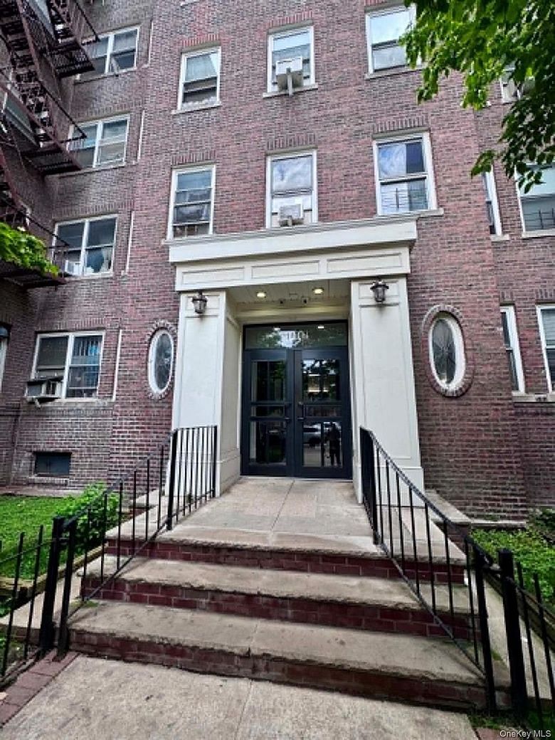 143-07 Sanford Avenue #3J