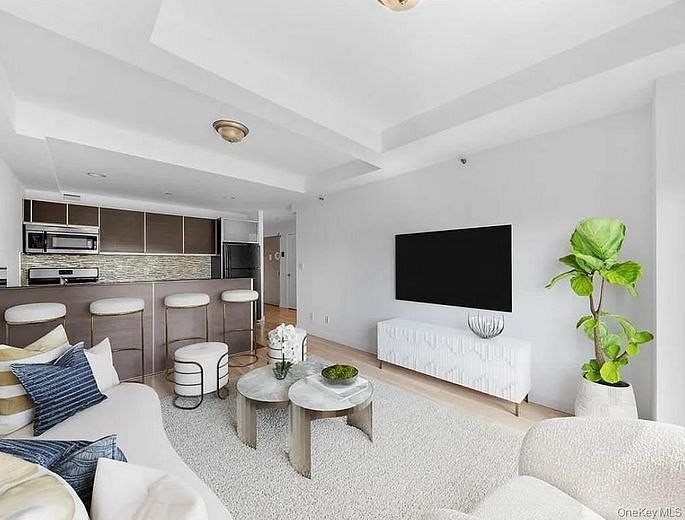 143-20 Hoover Avenue #605