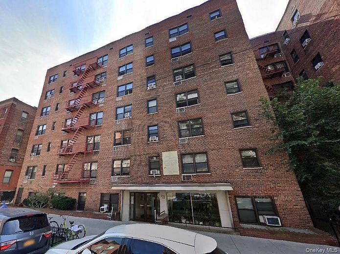 143-40 Roosevelt Avenue #5J