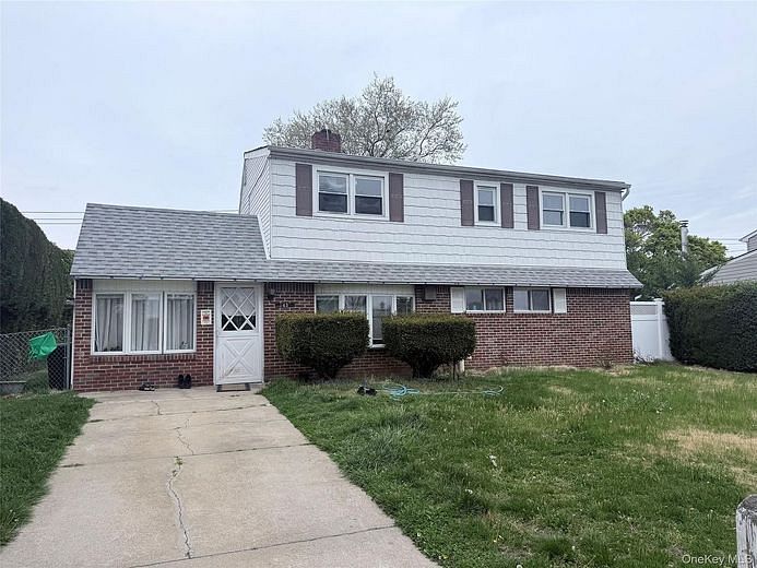 143 Red Maple Drive N