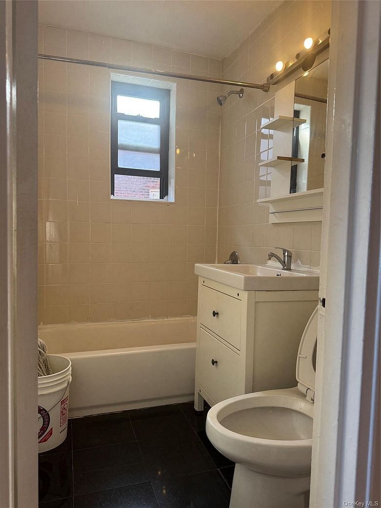 14336 Barclay Avenue #5H