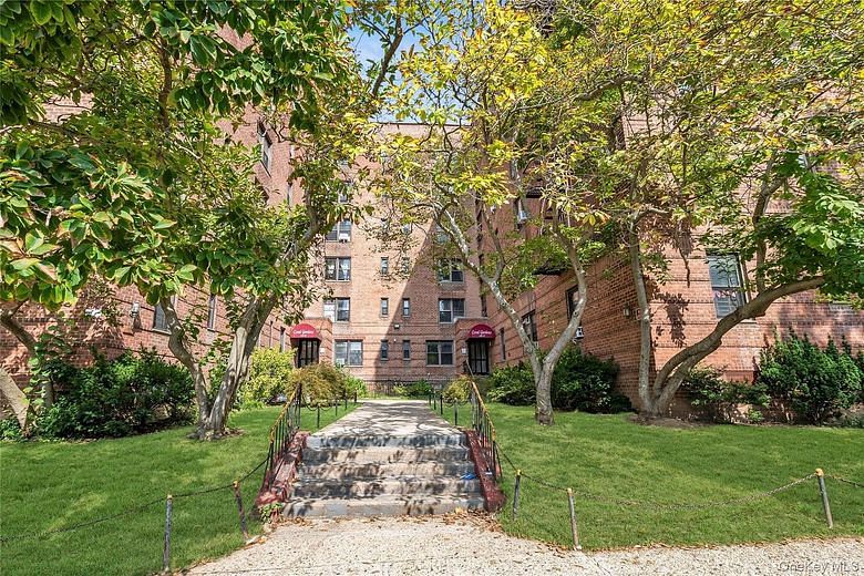144-11 Sanford Avenue #1H