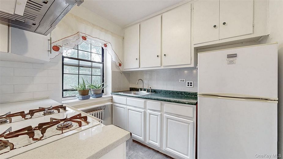 144-30 78th Road #3G