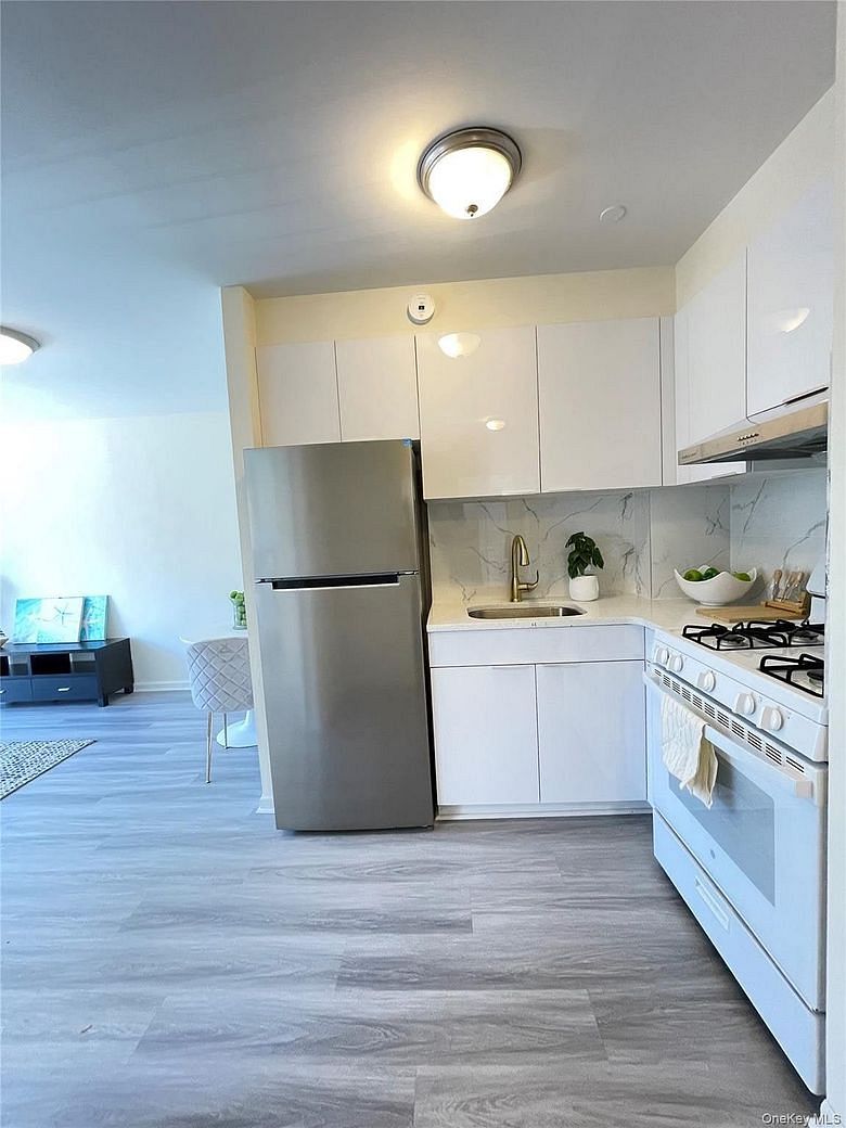 144-48 Roosevelt Avenue #3B