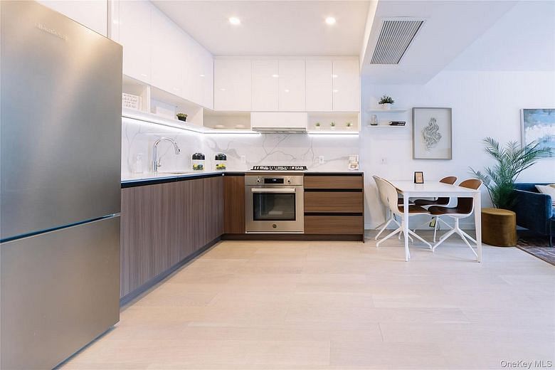 144-49 Northern Blvd #206