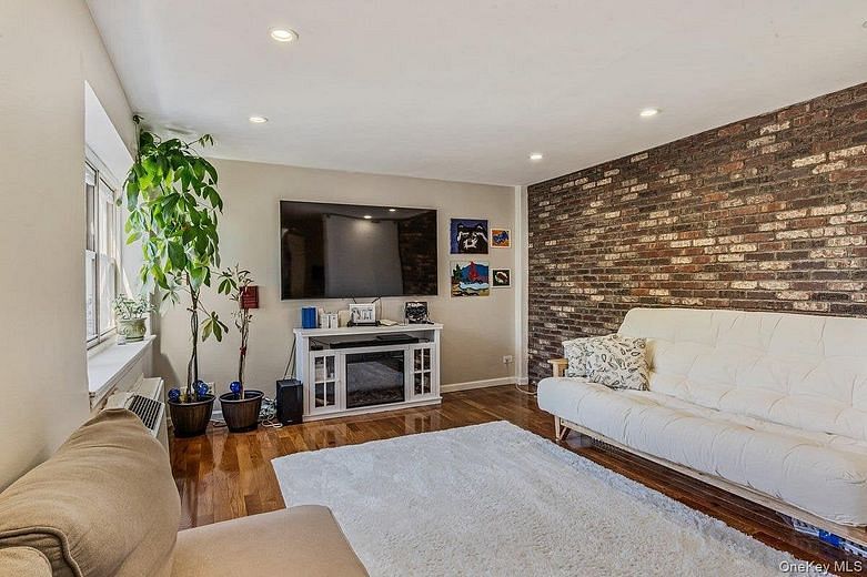 144-55 Melbourne Avenue #6E