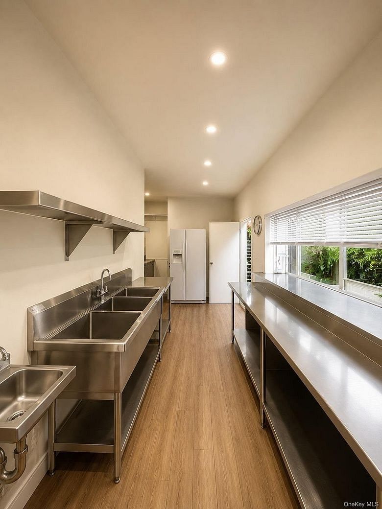 144-56 Roosevelt Avenue #1C