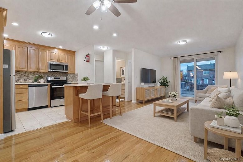 1442 E 86th Street E