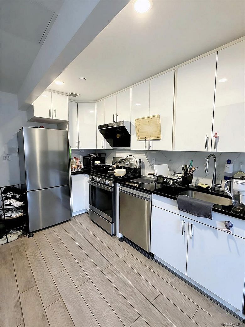 14427 Sanford Avenue #2P