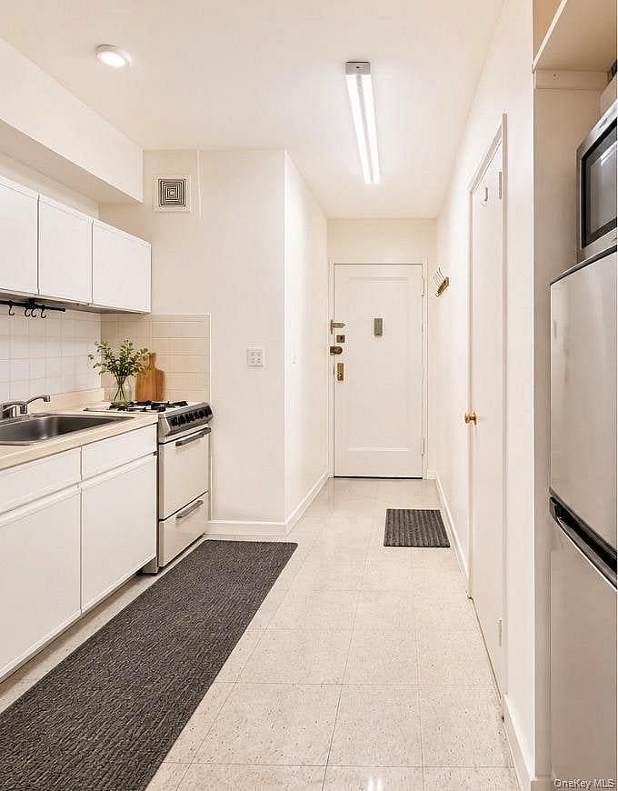 14445 Sanford Avenue #6
