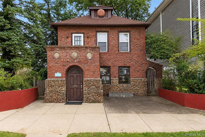 145 Arlington Avenue