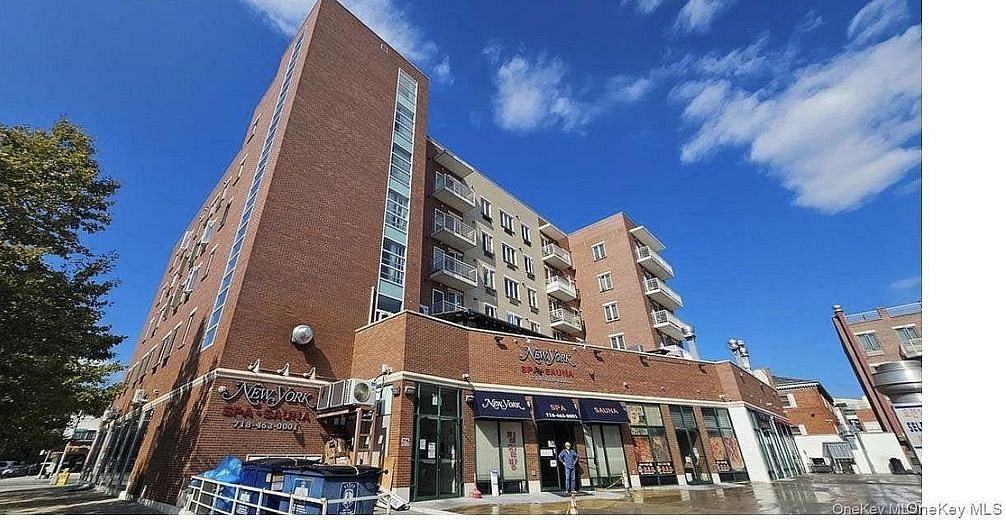 146-09 Northern Blvd #405