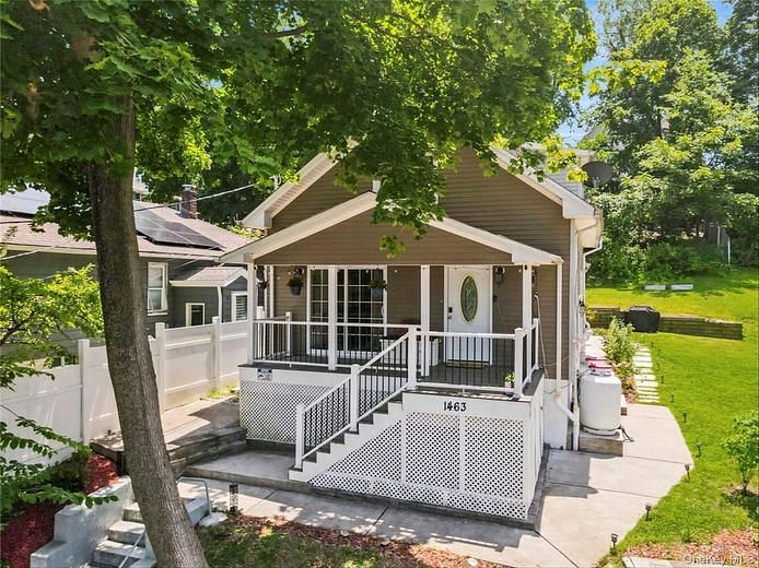 1463 Lincoln Terrace
