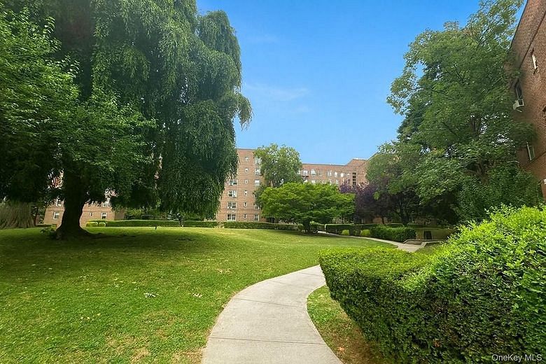 147 37 38th Avenue #C61