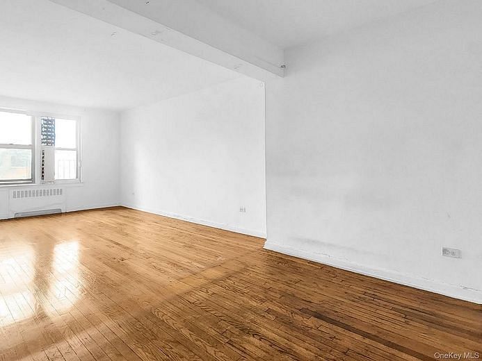 147-37 Roosevelt Avenue #5D