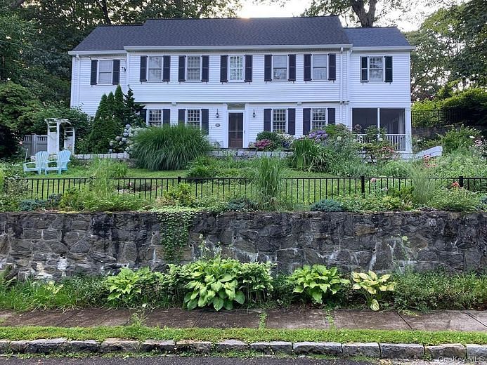 147 Valley Stream Road E