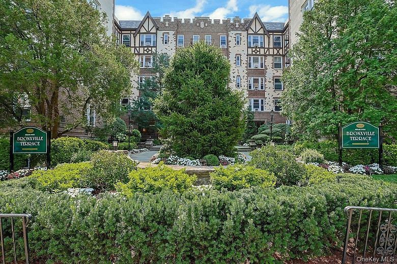 1470 Midland Ave #5L