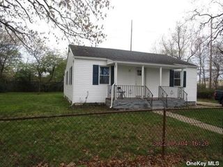 Image 1 of 12 for 7 Holt Street in Long Island, Amityville, NY, 11701