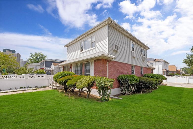 14717 N Conduit Avenue