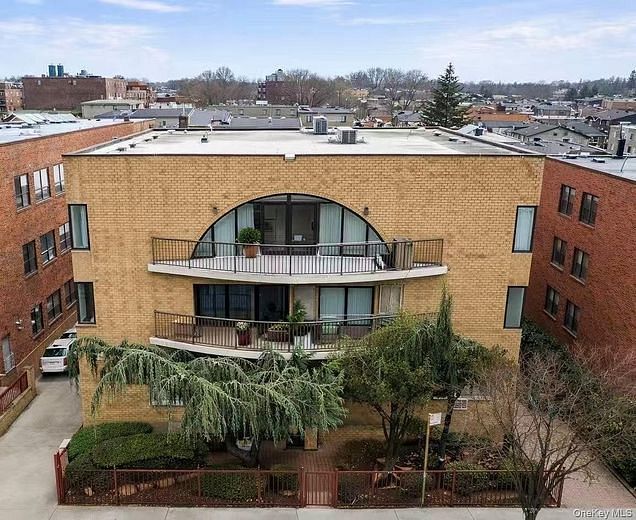 14726 Roosevelt Avenue