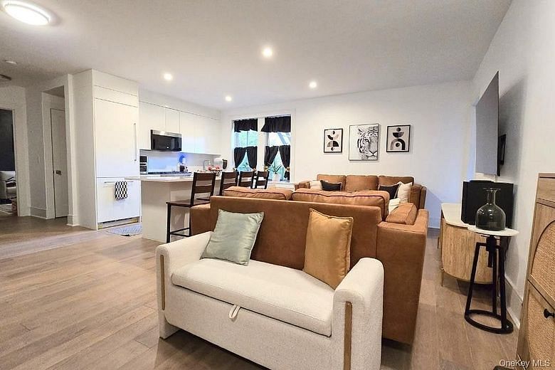 148-09 Northern Boulevard #2O