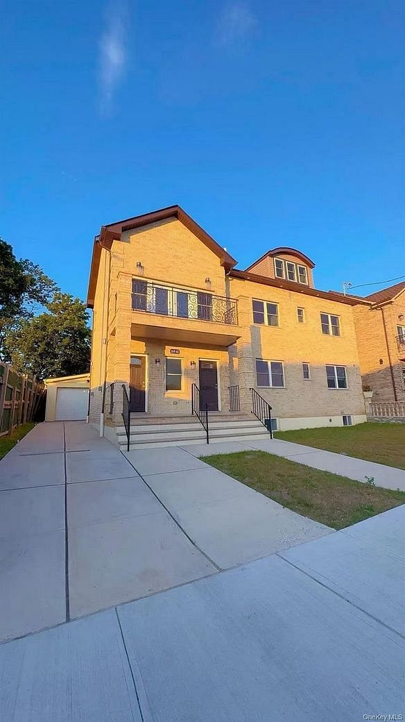 149-45 Hawtree Street