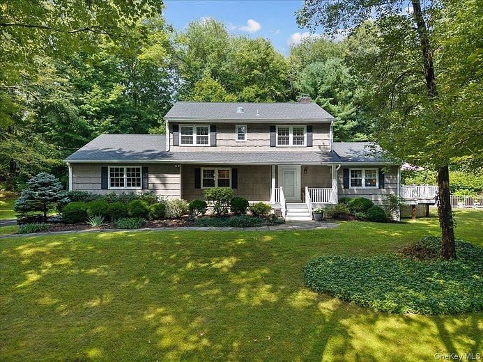 149 Brook Farm Road E