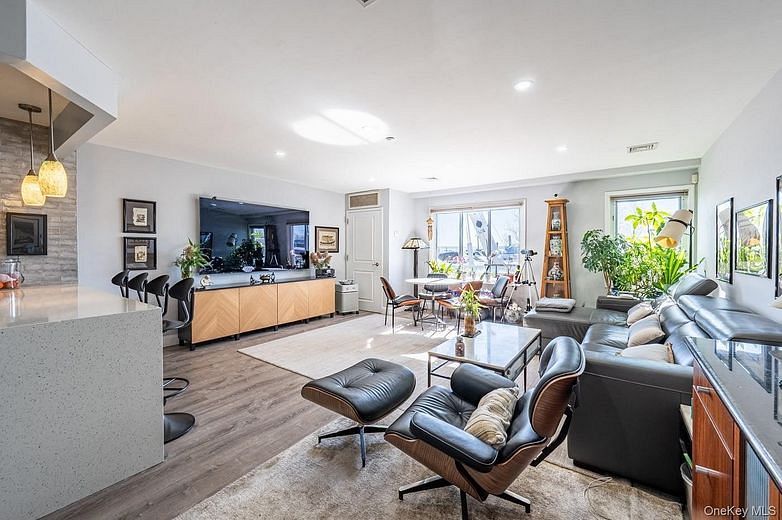 1490 Outlook Avenue #1G