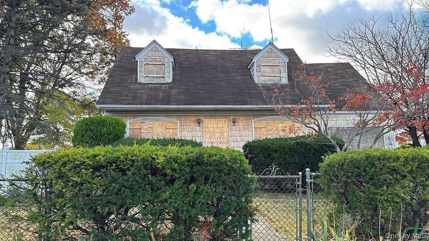 Image 1 of 10 for 1493 Rosser Avenue in Long Island, Elmont, NY, 11003