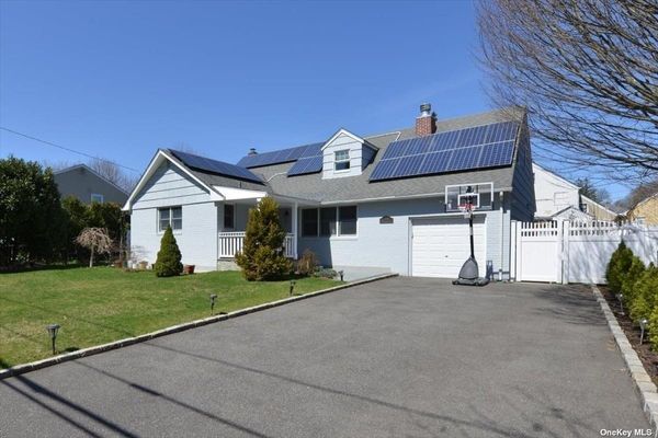 Image 1 of 25 for 107 Willow Street in Long Island, Roslyn Heights, NY, 11577