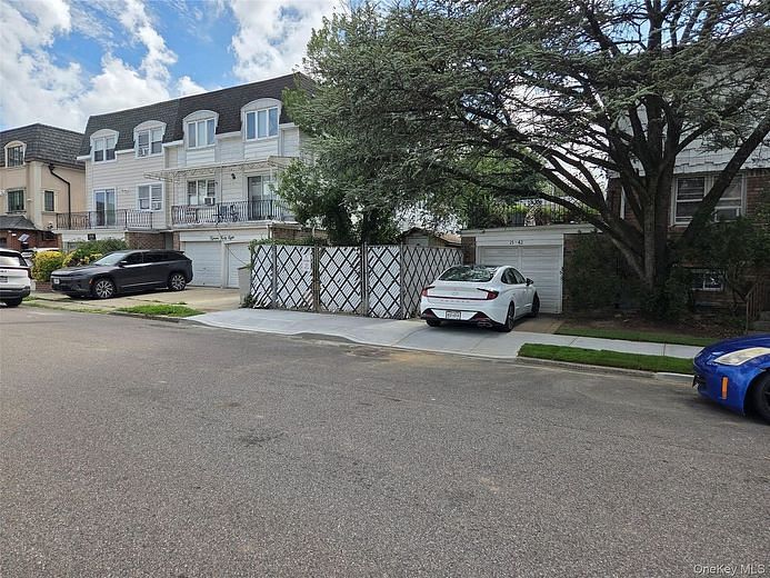 15-42 216th St SE 216th Street
