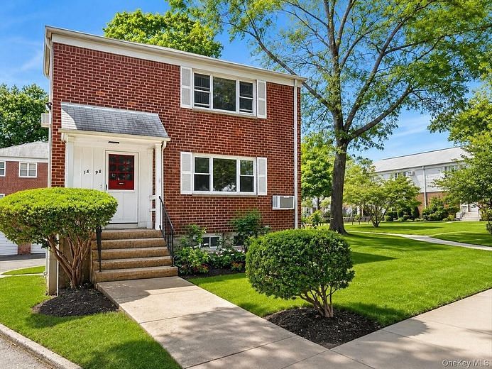 15-98 212 Street #276