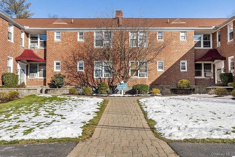 15 Bryant Crescent #1K