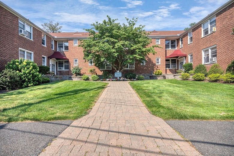 15 Bryant Crescent #2F