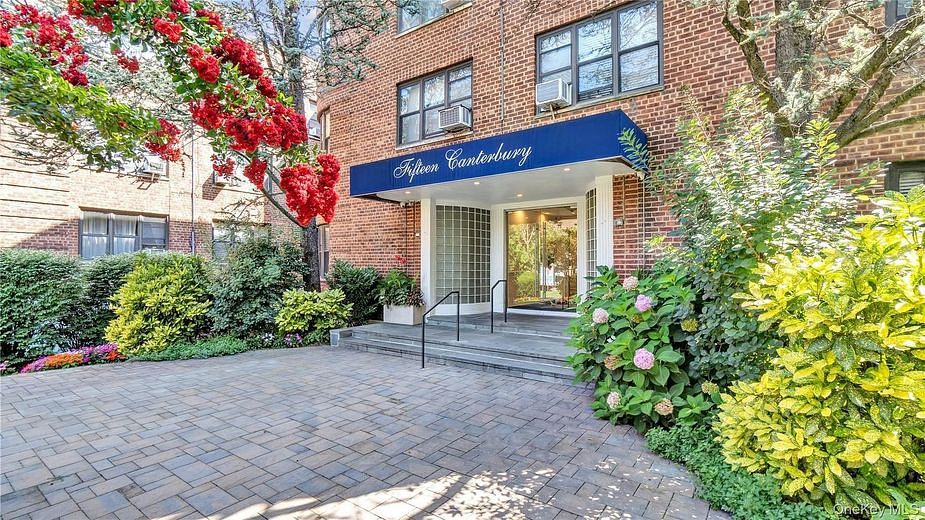 15 Canterbury Road #D18