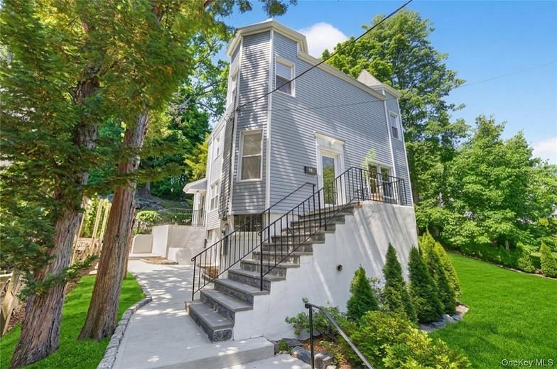 15 Desmond Avenue