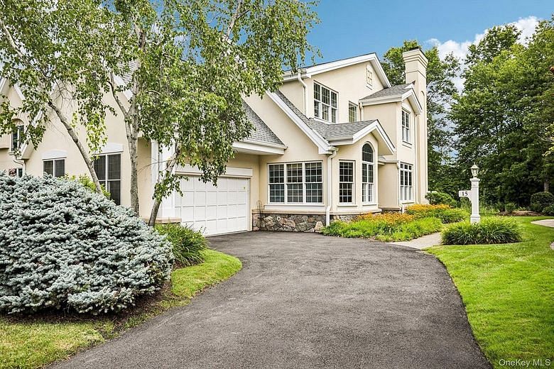 15 Doral Greens Drive E