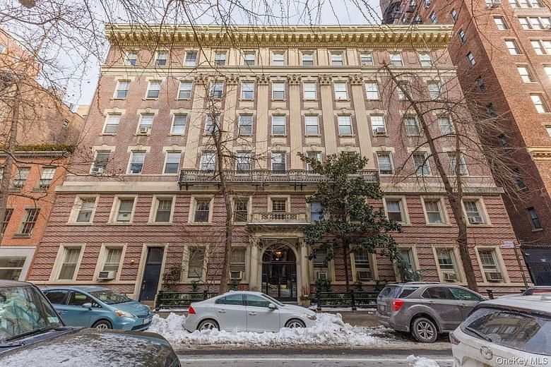 15 E 10th Street #4A