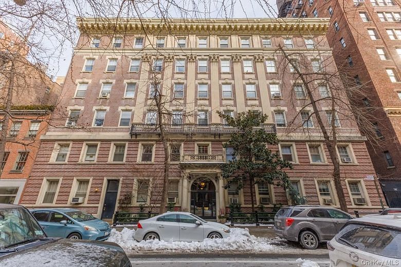 15 E 10th Street #4A