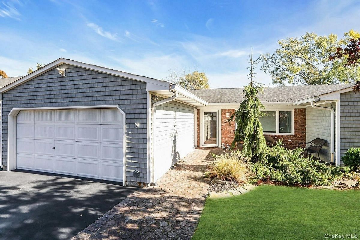 Image 1 of 37 for 15 Empire Court in Long Island, Smithtown, NY, 11725