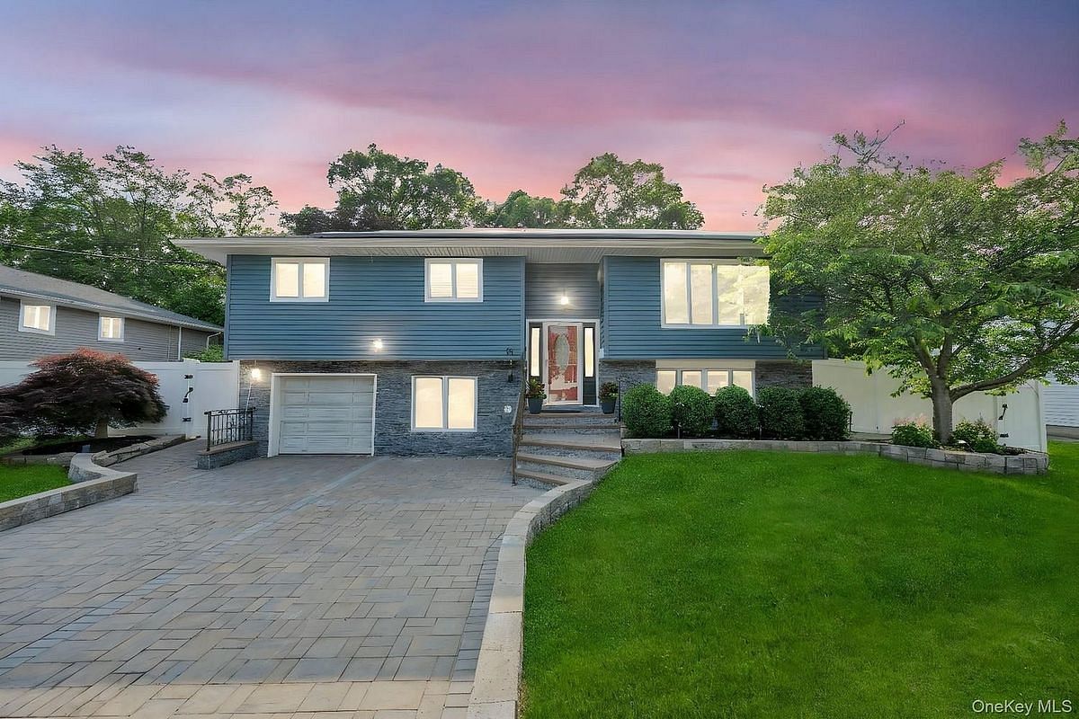 Image 1 of 23 for 15 Fairway Drive in Long Island, Oyster Bay, NY, 11804