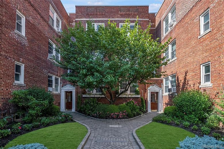 15 Gaynor Avenue #3E