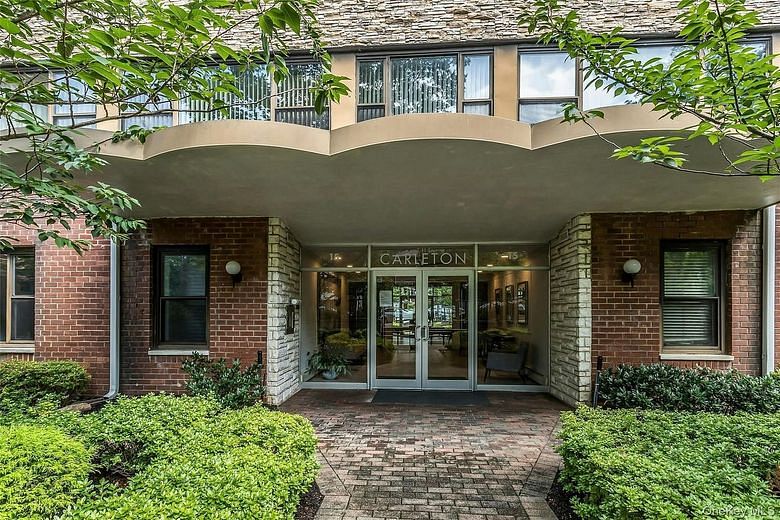 15 Hill Park Ave Avenue #1C