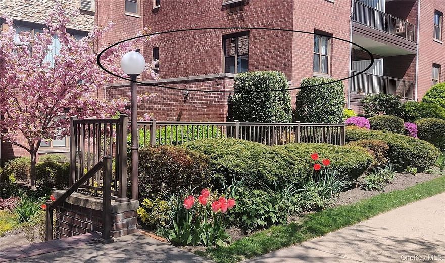 15 Hill Park Avenue #1-L