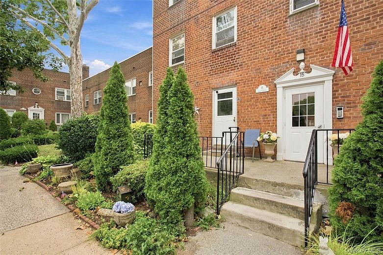 15 Leewood Circle #2L
