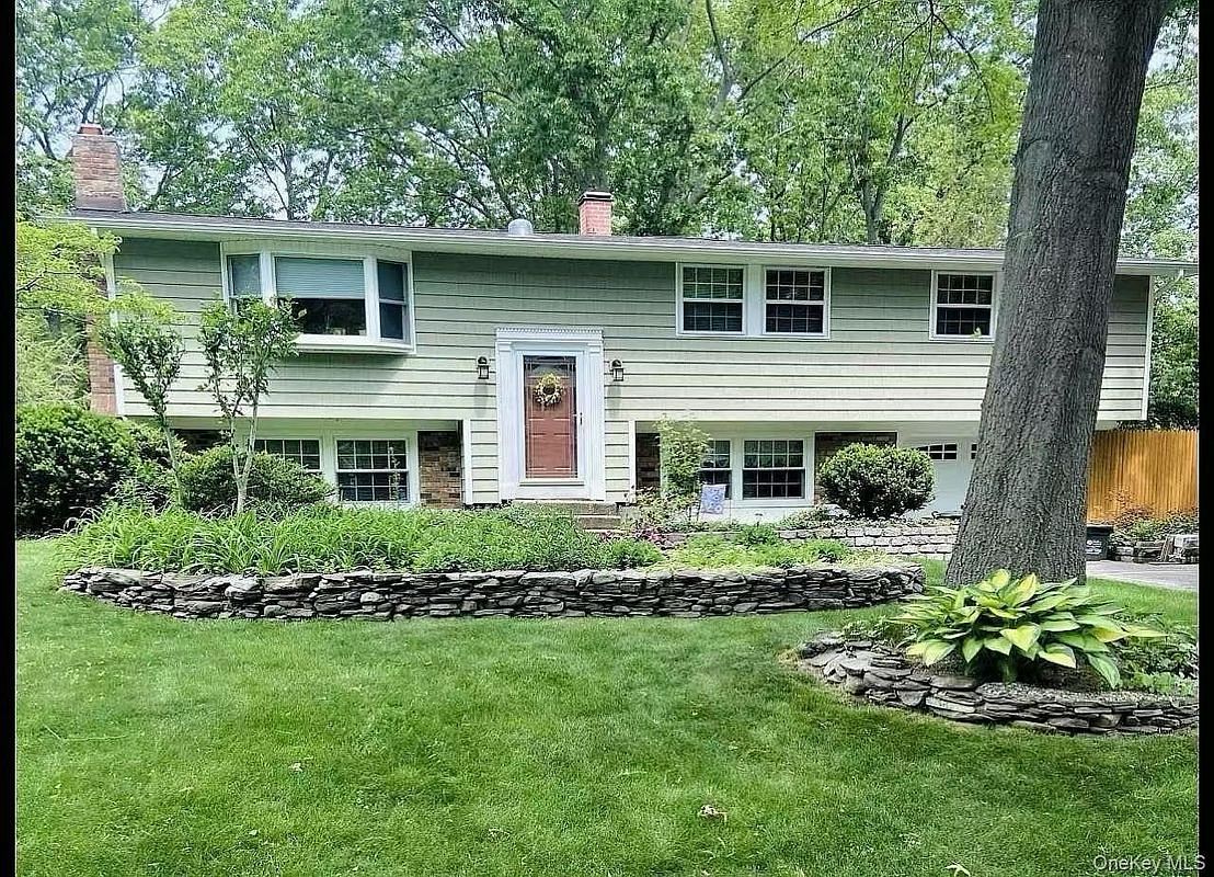 Image 1 of 23 for 15 Mayflower Lane in Long Island, E. Setauket, NY, 11733